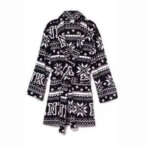 Victoria's Secret PINK Black and White Plush Robe with Snowflake print Size XS/S